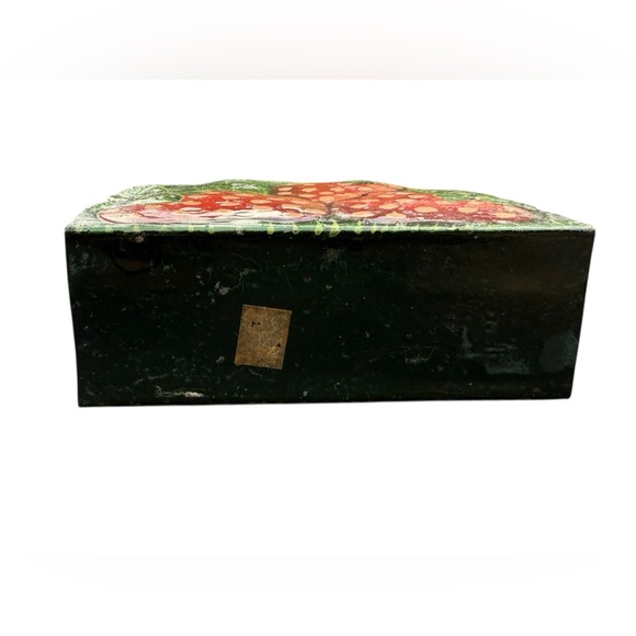 Vintage Metal Strawberry Napkin Holder - Picture 6 of 6